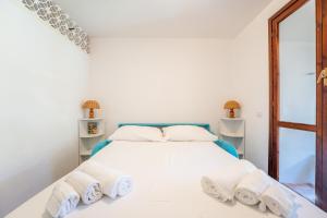 Villa Perdalonga, Vista Mare Sea View Tuerredda客房内的一张或多张床位