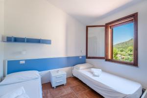 Villa Perdalonga, Vista Mare Sea View Tuerredda客房内的一张或多张床位