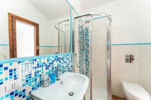 Villa Perdalonga, Vista Mare Sea View Tuerredda的一间浴室