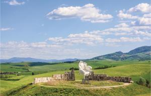 a statue of a lion on a grassy hill at Beautiful Home In Lajatico -Pi- in Laiatico