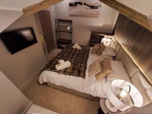 an overhead view of a bed in a bedroom at Tudor Cottage, Hot Tub, Sleeps 8 in Llandudno