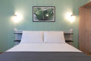 Postel nebo postele na pokoji v ubytování DOMINA Guest House
