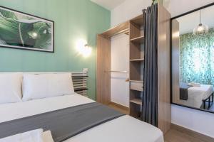 Postel nebo postele na pokoji v ubytování DOMINA Guest House