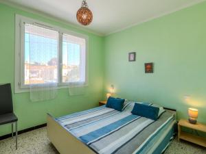 Ένα ή περισσότερα κρεβάτια σε δωμάτιο στο Apartment Vicente by Interhome
