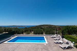 Πισίνα στο ή κοντά στο Villa Alina