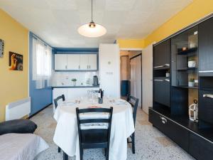 Η κουζίνα ή μικρή κουζίνα στο Apartment Vicente by Interhome +23 φωτογραφίες