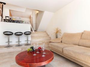Posezení v ubytování Apartment Triplex Mare Nostrum by Interhome