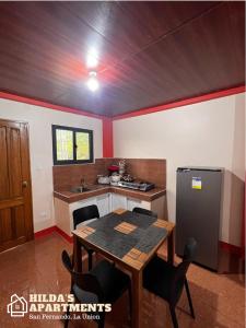Η κουζίνα ή μικρή κουζίνα στο Hildas Apartments