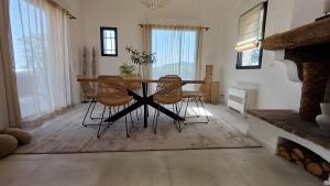 Posezení v ubytování VILLA Provençale Contemporaine VUE MER & PISCINE CHAUFFEE 3 Chambres en-suite