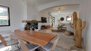 Posezení v ubytování VILLA Provençale Contemporaine VUE MER & PISCINE CHAUFFEE 3 Chambres en-suite