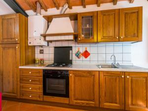 A kitchen or kitchenette at Apartment Certina 4 by Interhome