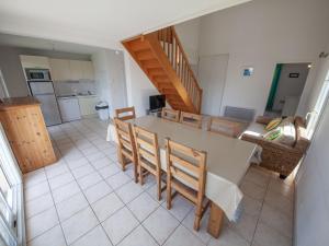 Dapur atau dapur kecil di Holiday Home Résidence Dune Blanche - Sable by Interhome