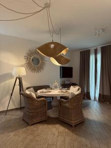 a dining room with a table and chairs at Villa Marina in Marina dʼAndora