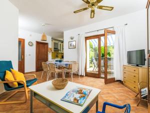 Μια τηλεόραση ή/και κέντρο ψυχαγωγίας στο Holiday Home Juglans 1 by Interhome +29 φωτογραφίες
