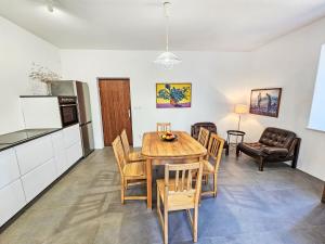 Kuchyň nebo kuchyňský kout v ubytování Holiday Home Stefan by Interhome