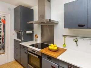 Kuchyňa alebo kuchynka v ubytovaní Apartment Bella Vista by Interhome