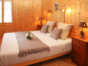Ένα ή περισσότερα κρεβάτια σε δωμάτιο στο Chalet La tintaz by Interhome +18 φωτογραφίες