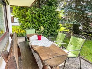 Κήπος έξω από το Apartment Am Hohen Bogen-25 by Interhome