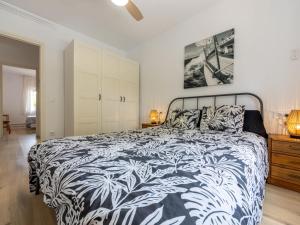 Posteľ alebo postele v izbe v ubytovaní Apartment Mirror by Interhome