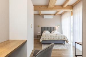 a bedroom with a bed and a desk and chairs at TatryTop Apartamenty Sabała in Zakopane
