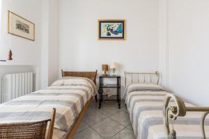 Ένα ή περισσότερα κρεβάτια σε δωμάτιο στο Margaret House by BarbarHouse