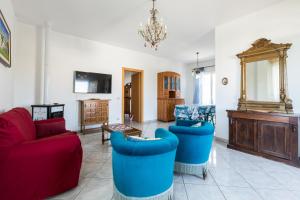 Μια τηλεόραση ή/και κέντρο ψυχαγωγίας στο Margaret House by BarbarHouse