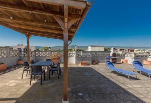 Μπαλκόνι ή βεράντα στο Margaret House by BarbarHouse