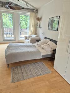 Ένα ή περισσότερα κρεβάτια σε δωμάτιο στο Sonnige Loft mit Dachterasse