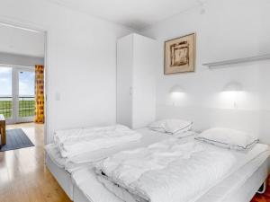 Postel nebo postele na pokoji v ubytování Apartment Anthonie by Interhome