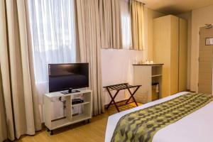TV a/nebo společenská místnost v ubytování Hamersons Hotel Cebu