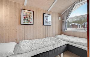 Postel nebo postele na pokoji v ubytování Holiday Home Pøt Strandby Juelsminde T