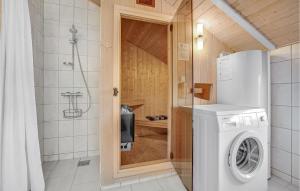 Koupelna v ubytování Holiday Home Pøt Strandby Juelsminde T