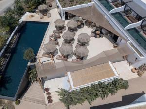Bazén v ubytovaní Asty Mykonos Hotel & Spa - World of One Hotel Group alebo v jeho blízkosti