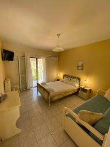 Ein Bett oder Betten in einem Zimmer der Unterkunft Myrtos Hotel