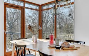 Fotografie z fotogalerie ubytování Gorgeous Home In Grenaa With Kitchen v destinaci Grena