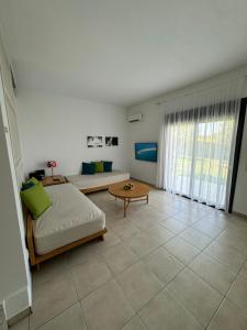 Postel nebo postele na pokoji v ubytování Possidi Hiliadou Boutique Resort