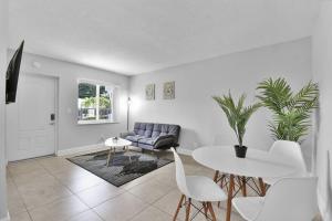 Fotografie z fotogalerie ubytování Stylish Hideaway Pool Downtown Boca v destinaci Boca Raton