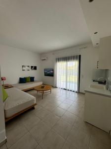 Kuchyň nebo kuchyňský kout v ubytování Possidi Hiliadou Boutique Resort