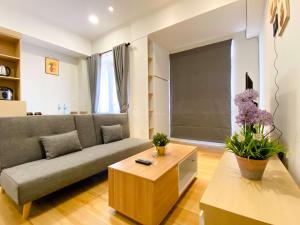 Fotografie z fotogalerie ubytování Spacious and Combined 1BR Vasanta Innopark Apartment By Travelio v destinaci Cikarang
