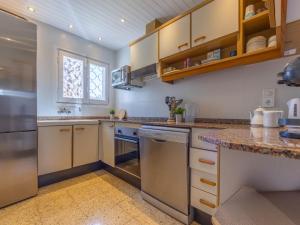 Kuchyň nebo kuchyňský kout v ubytování Holiday Home La sorpresa by Interhome