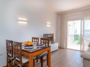 Televízia a/alebo spoločenská miestnosť v ubytovaní Apartment Fané de Dalt by Interhome