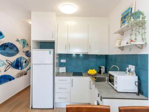 Kuchyňa alebo kuchynka v ubytovaní Apartment Fané de Dalt by Interhome