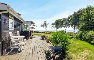 Κήπος έξω από το 2 Bedroom Lovely Home In Svaneke +22 φωτογραφίες