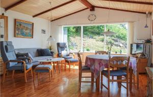 Χώρος καθιστικού στο 2 Bedroom Lovely Home In Svaneke