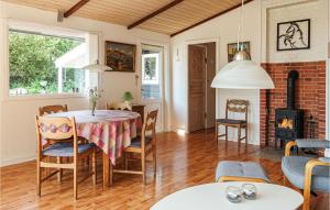 Χώρος καθιστικού στο 2 Bedroom Lovely Home In Svaneke