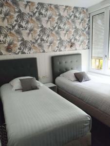 Voodi või voodid majutusasutuse Brit Hotel L'Arrivée Guingamp toas