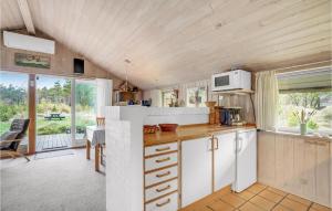 Kuchyň nebo kuchyňský kout v ubytování Holiday Home Sdr Skovvej Nørre Nebel V + 17 fotografií