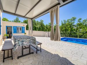 Bazén v ubytování Holiday Home My Blue Wish by Interhome nebo v jeho okolí