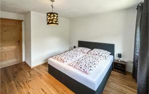Una cama o camas en una habitación de Ferienwohnung - Roppen