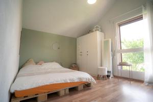 Кровать или кровати в номере Villa Val - Charmante maison au cœur de Vallon
